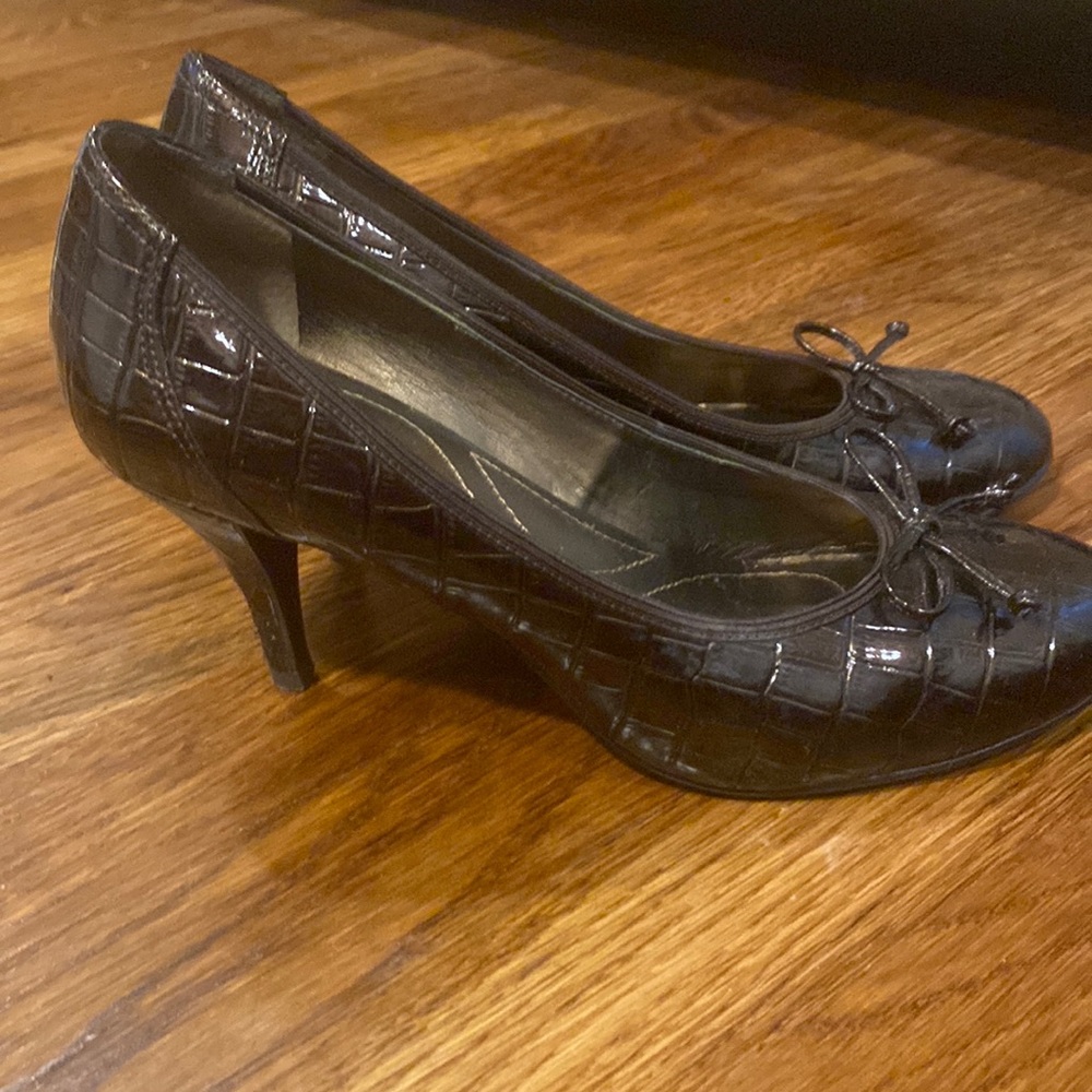 Tahari size 8 Desiree